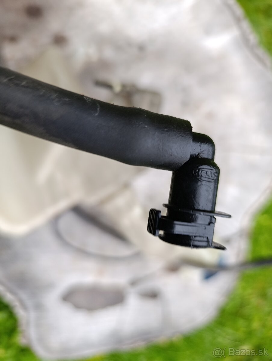 Nádržka ostrekovača komplet Superb1 - 3