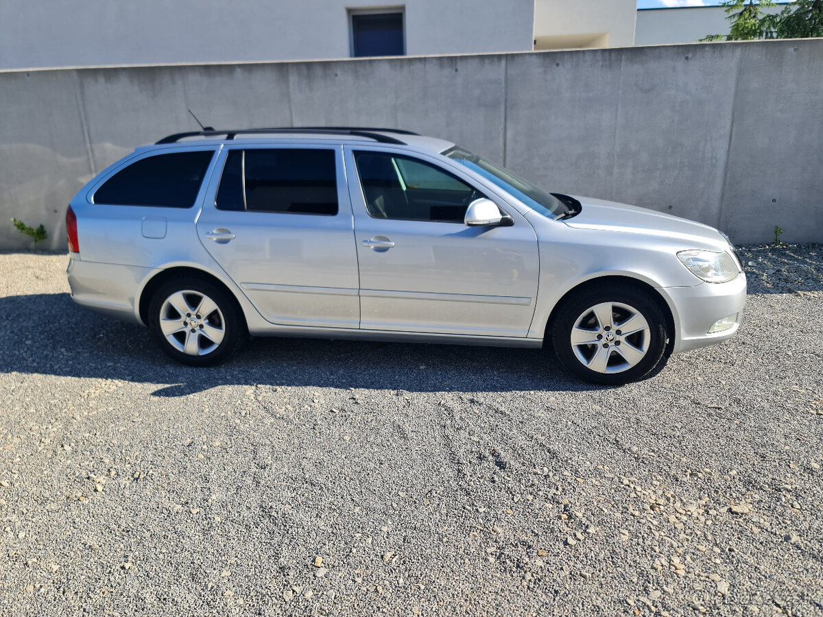 Škoda Octavia Combi 1.6 TDI CR DPF Elegance DSG - 3