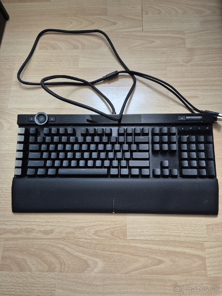 Corsair K100 RGB Optical mechanical gaming - 3