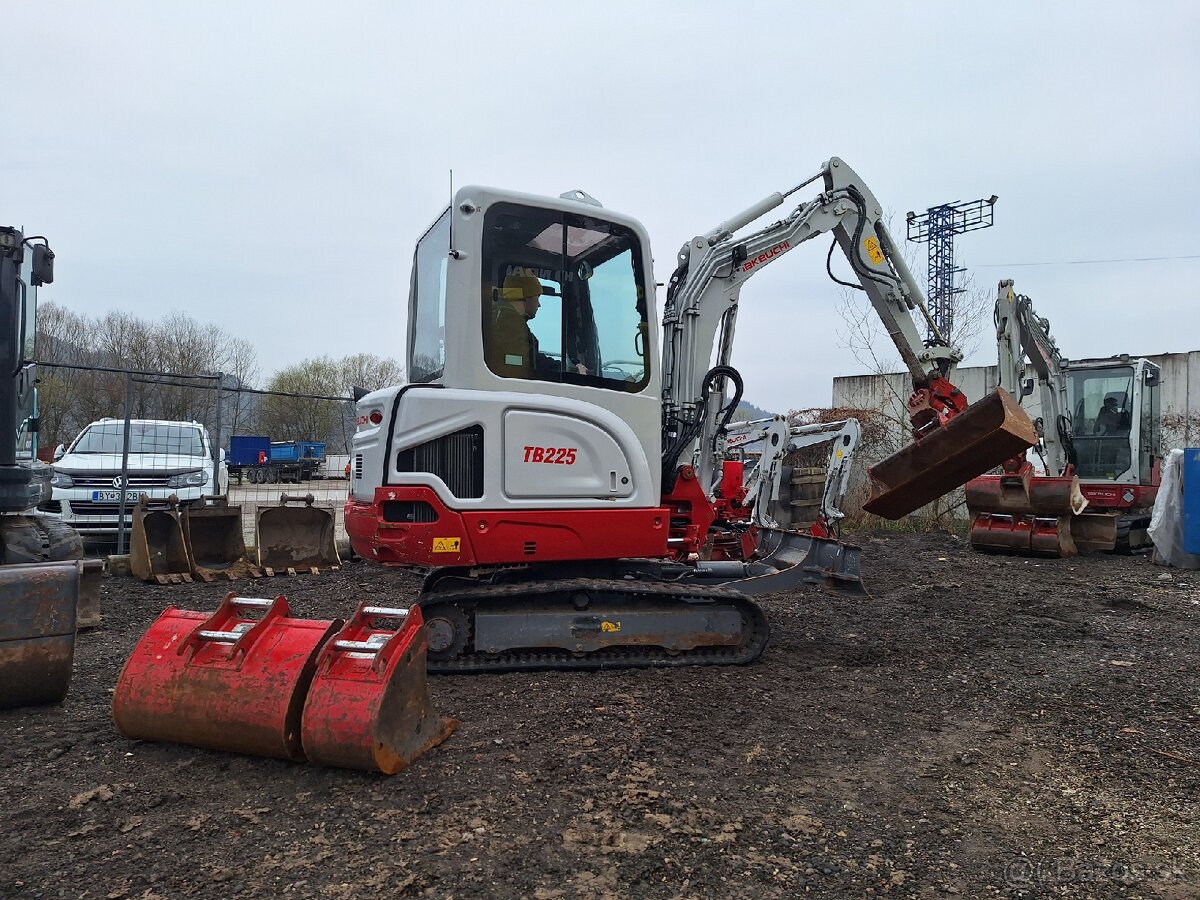 TAKEUCHI TB225 - 3