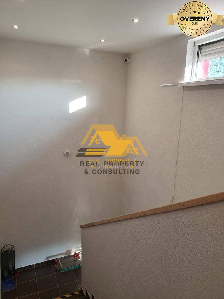 Predám podnikateľský objekt v Komjaticiach - 3