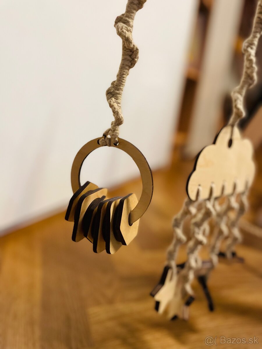 Drevená hrazdička s hračkami - 3