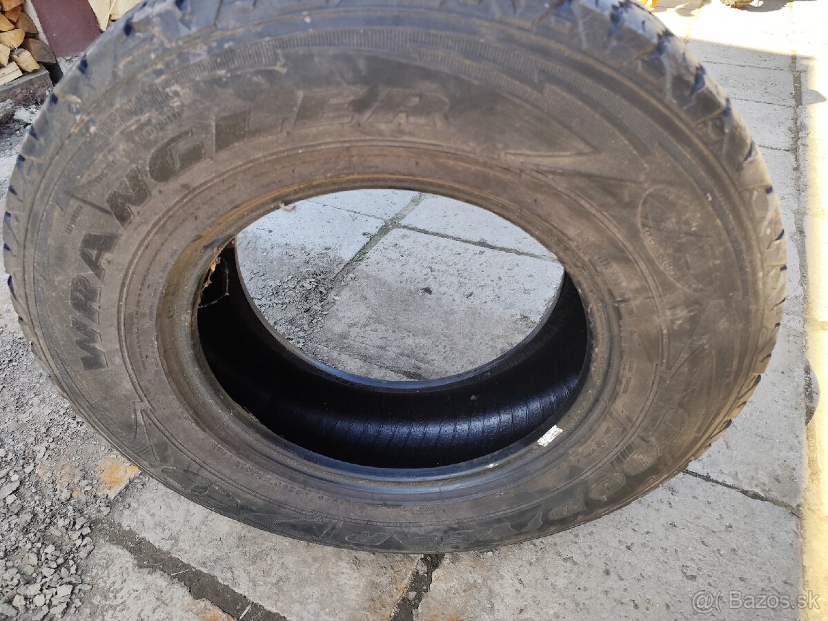 Wrangler 265/75 R16 - 3
