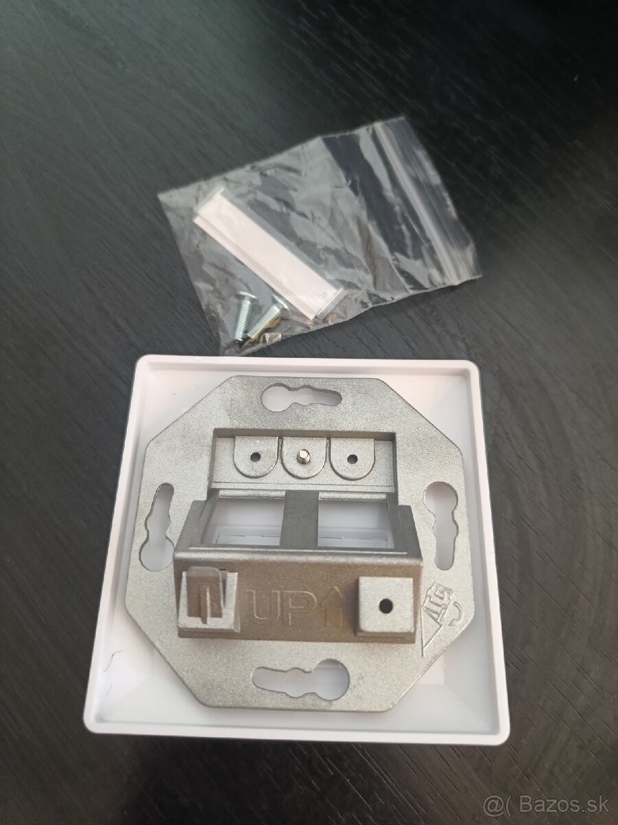 Zásuvka Modulo50 Cat 5E podpovrchová - 3
