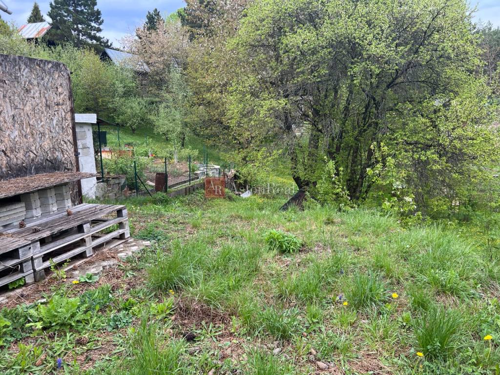 PREDAJ: Záhrada, rozlohou 392 m2 nad Tulskou - Banská Bystri - 3