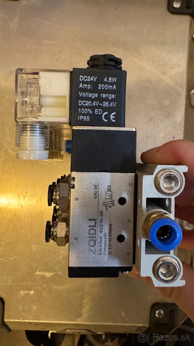 pneumatický ventilový blok s 5 elektro ventilmi - 3