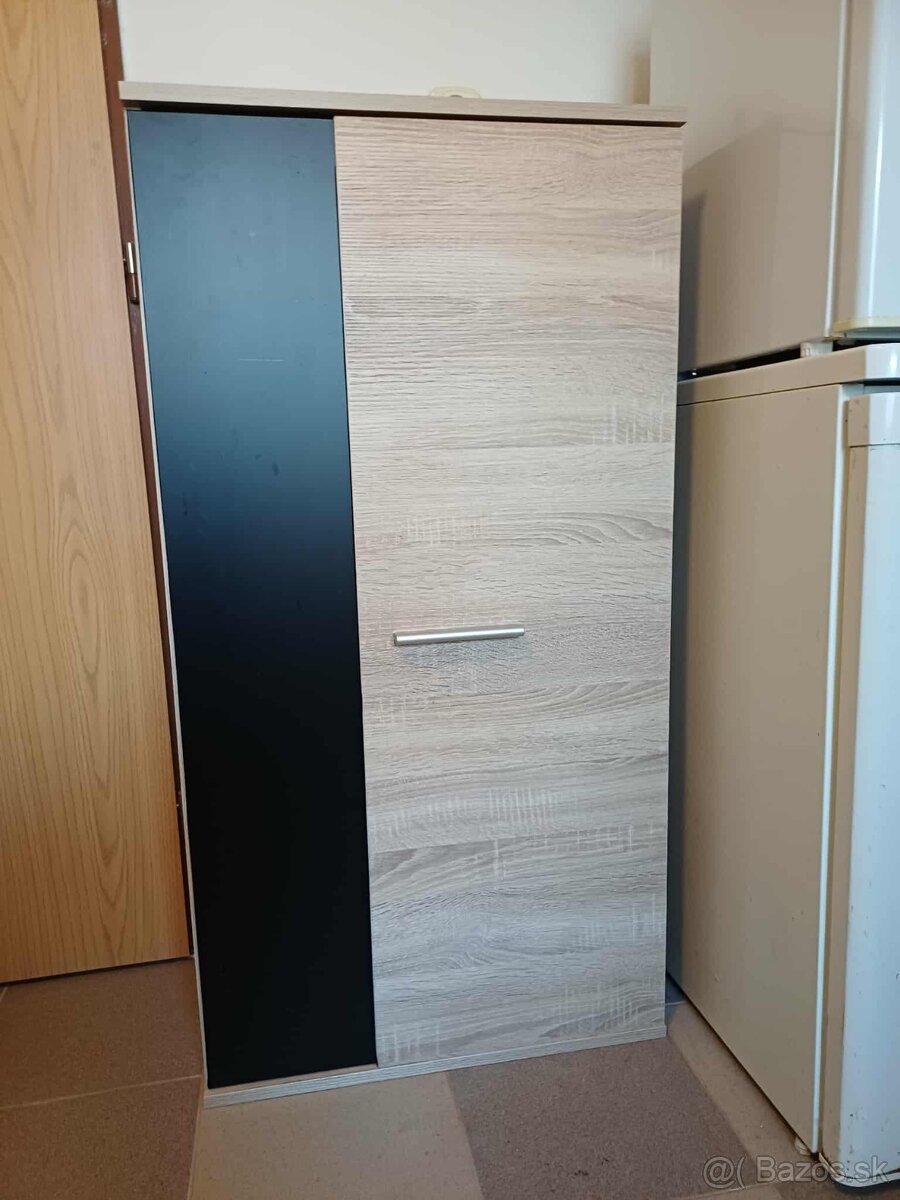 Predam obyvackovu zostavu - 3 skrinky - 40 eur spolu - 3