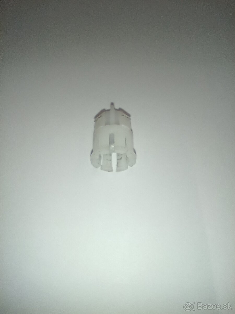 Renault. Puzdro spojkoveho pedala. - 3