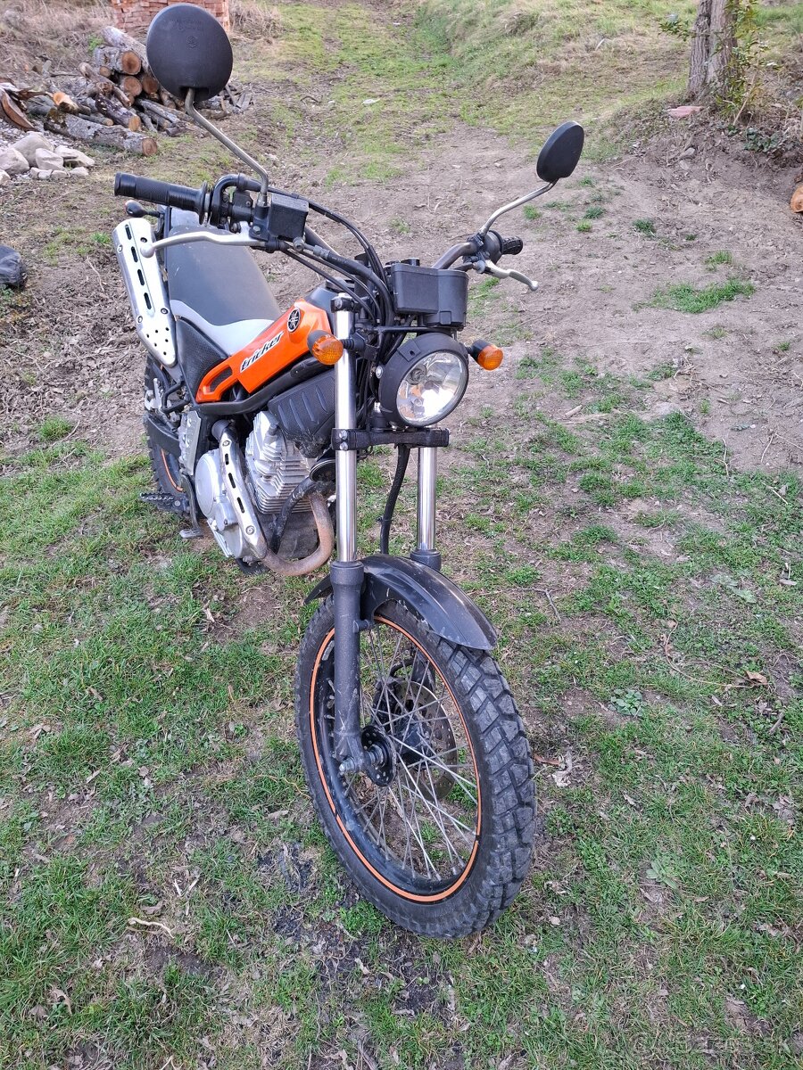 Yamaha XG 250 Tricker