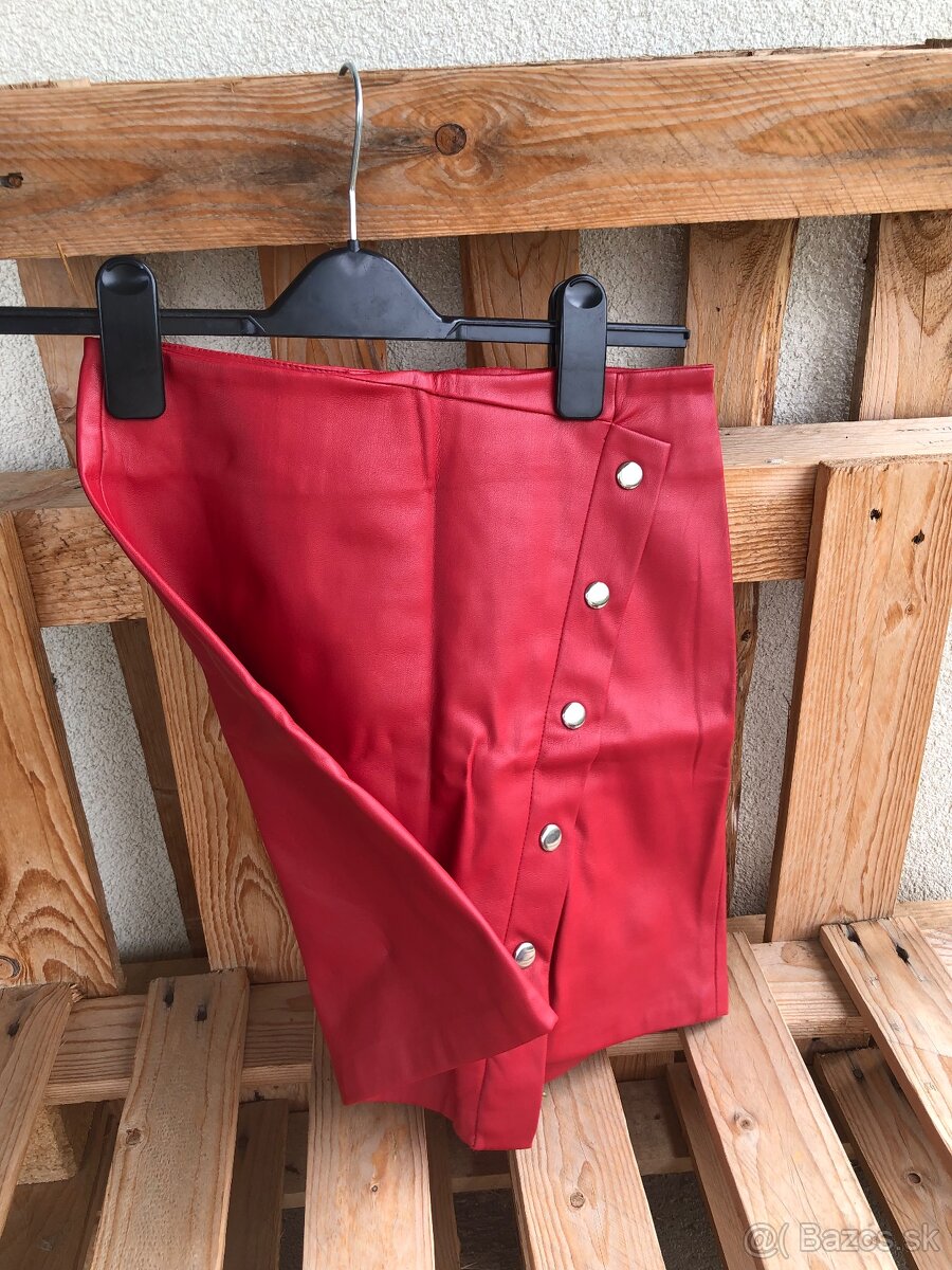 Predám NOVÚ koženkovú sukňu veľkosť S - 3