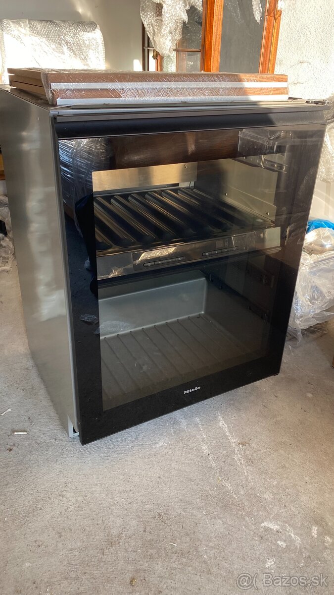 Prémiová vinotéka z nehrdzavejúcej ocele - Miele KWT 4154 UG - 3