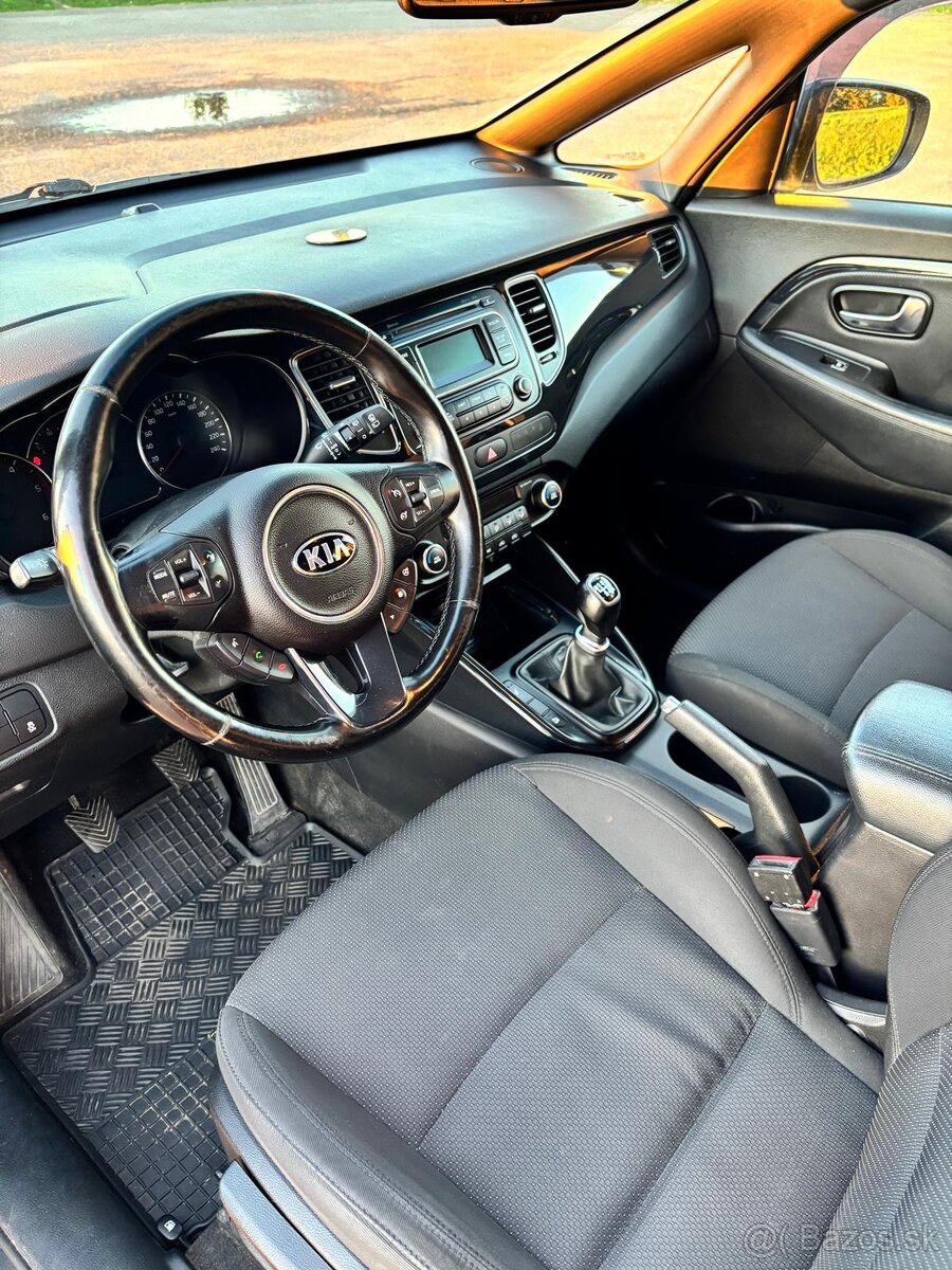 Kia Carens - 3