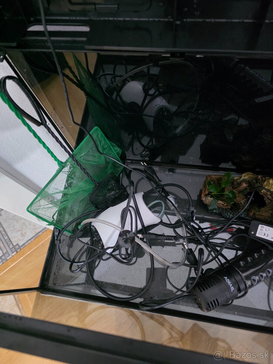 Predám akvarium + stolík a komplet príslušenstvo - 3