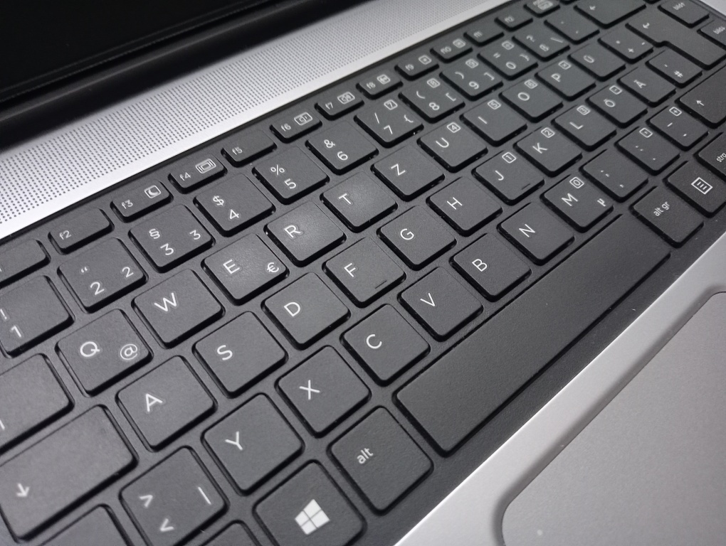 predám HP probook 640 G1 ,Intel® Core™ i5 ,16gb ram ,ssd - 3