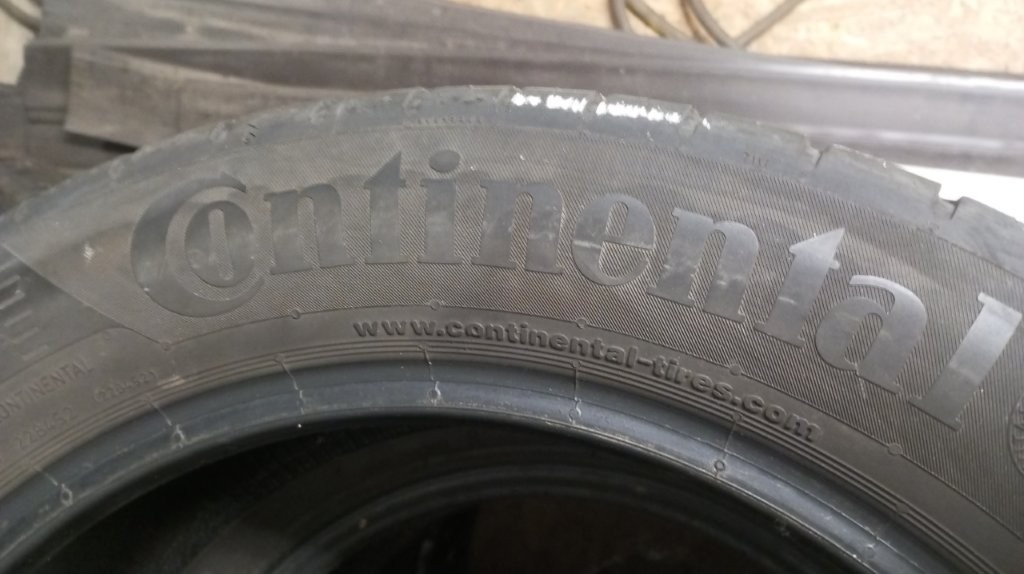 Predam letne pneu 4ks Continental 215_55_R17 - 3