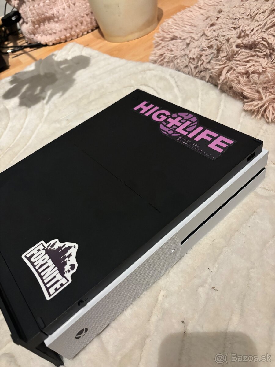 Xbox One S – zapne sa, bez obrazu – na diely / opravu - 3