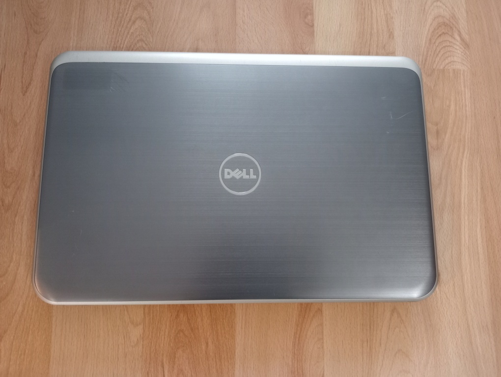 predám notebook Dell Inspiron - Intel core i5 -8gb ram - ssd - 3