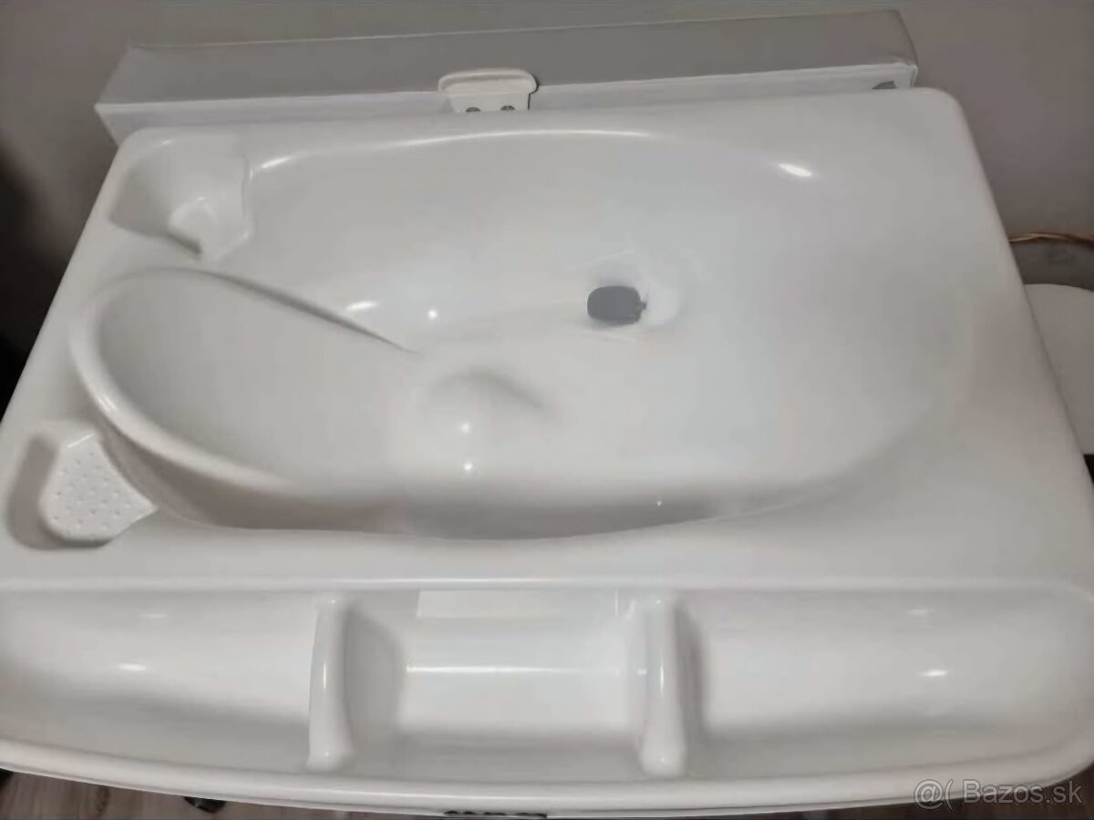 Prebalovaci pult s vaničkou - 3