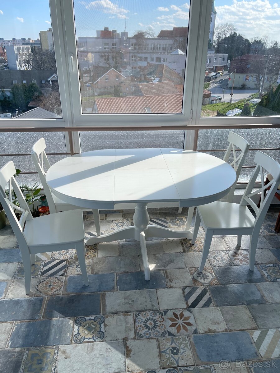 Okrúhly stôl so stolickami - 3