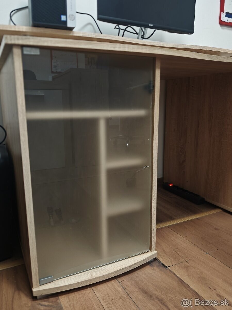 Rozpredám kanceláriu - 3