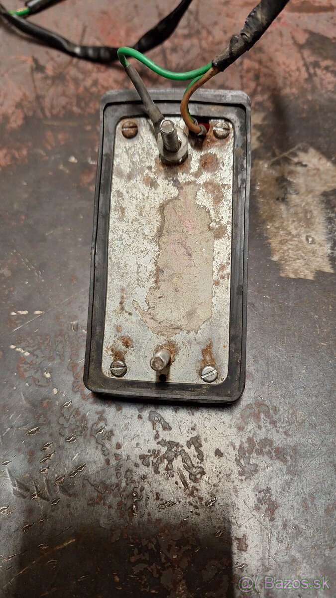 Honda XR600R zadne svetlo - 3