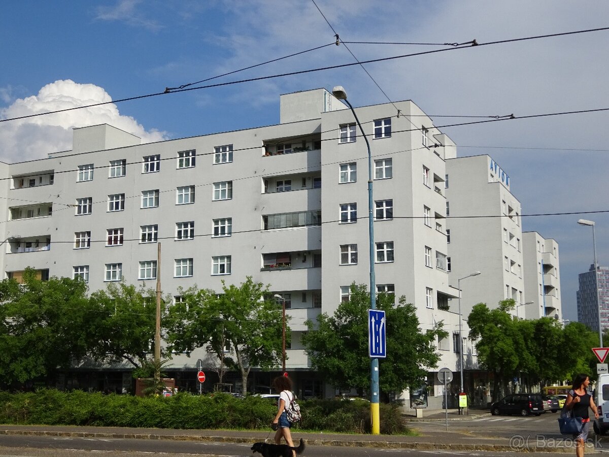 3-IZB BYT v Starom Meste, STARÝ AVION. - 3