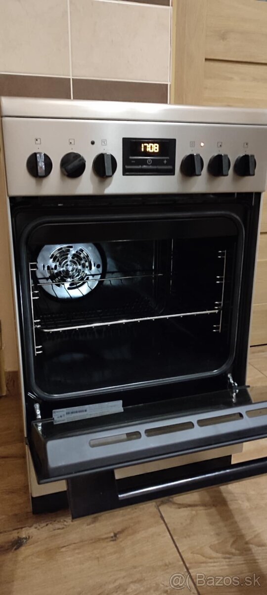 Sklokeramicky sporak Electrolux - 3