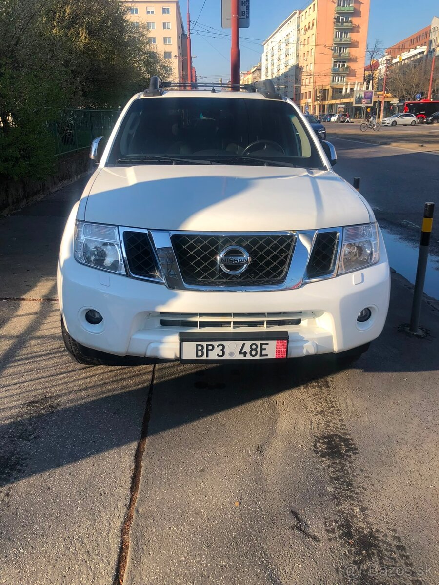 Nissan Navara 3,0 dCi V6 - 3