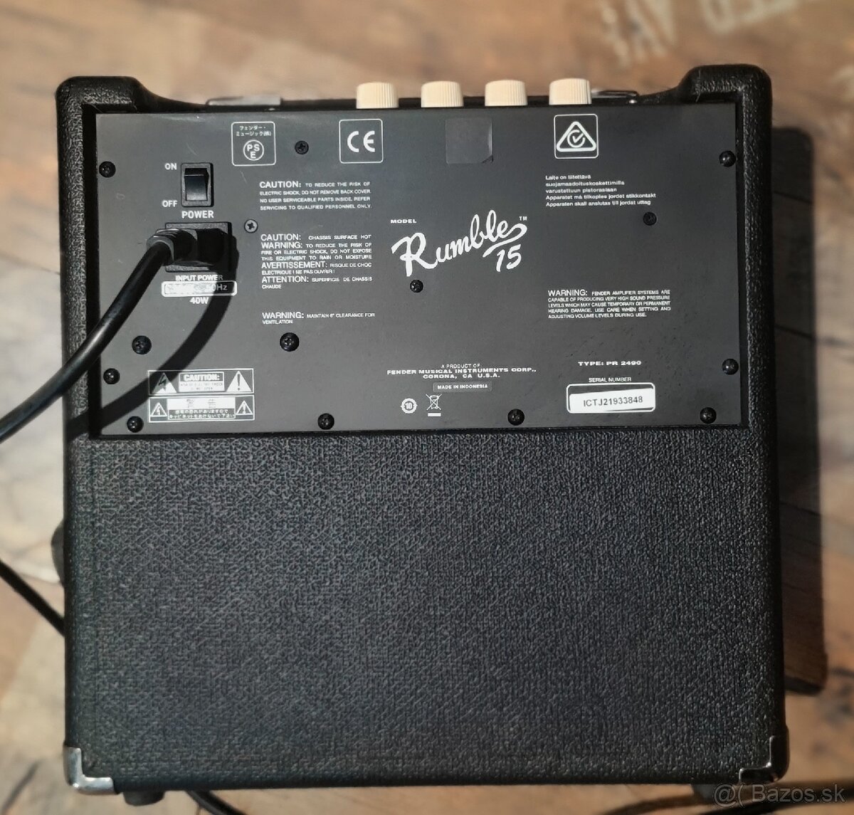 Fender Rumble 15 V3 – basgitarové kombo 15 W - 3