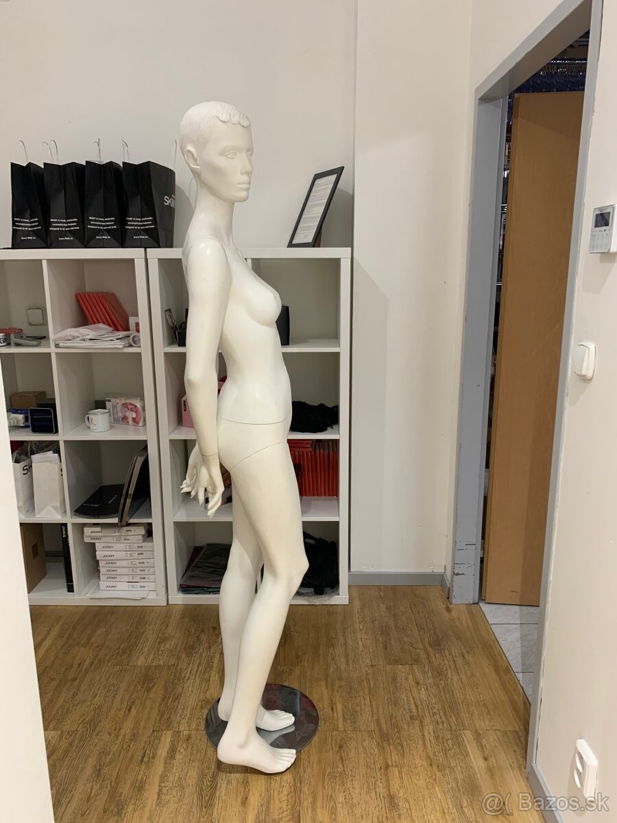 Dámska Figurína - 3