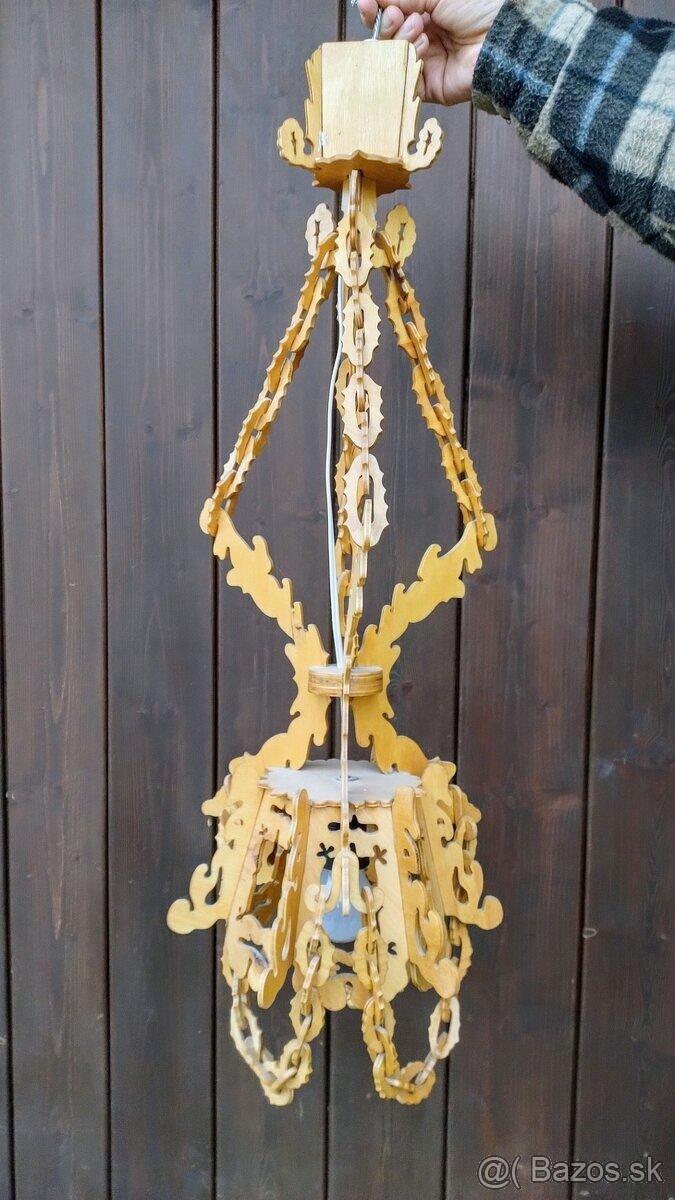 Drevena retazova lampa vhodna na chatu, chalupu - 3