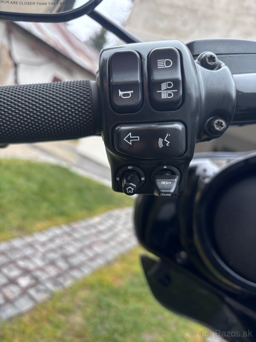 Harley Davidson FLHXS - 3