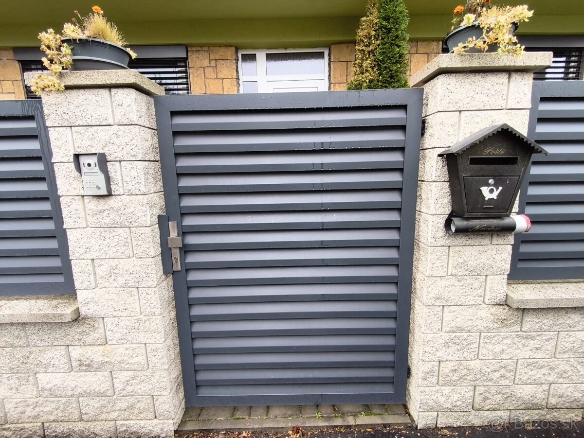 Na prenájom veľkometrážny 2 izbový byt v dome- LEVICE - 3