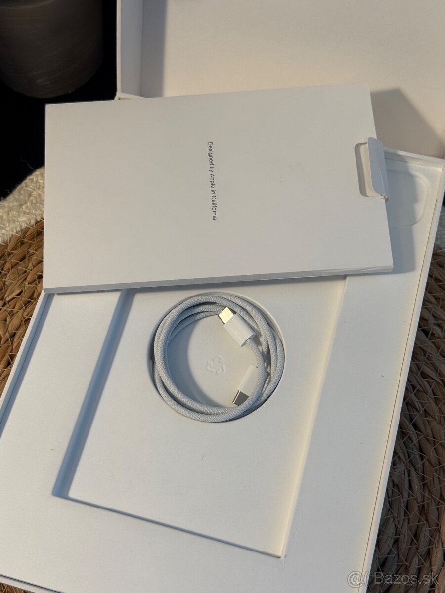 iPad Pro 11" M4 256 GB - Strieborný + Smart Folio - 3