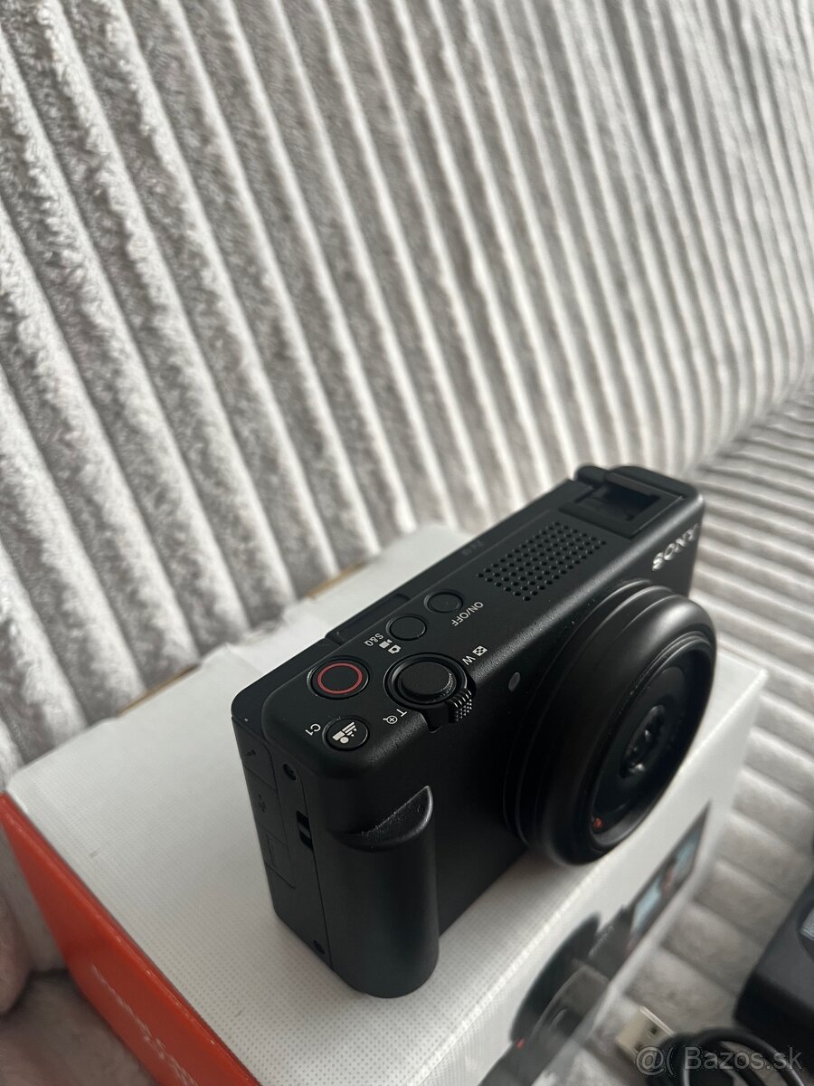 Sony ZV-1F - 3