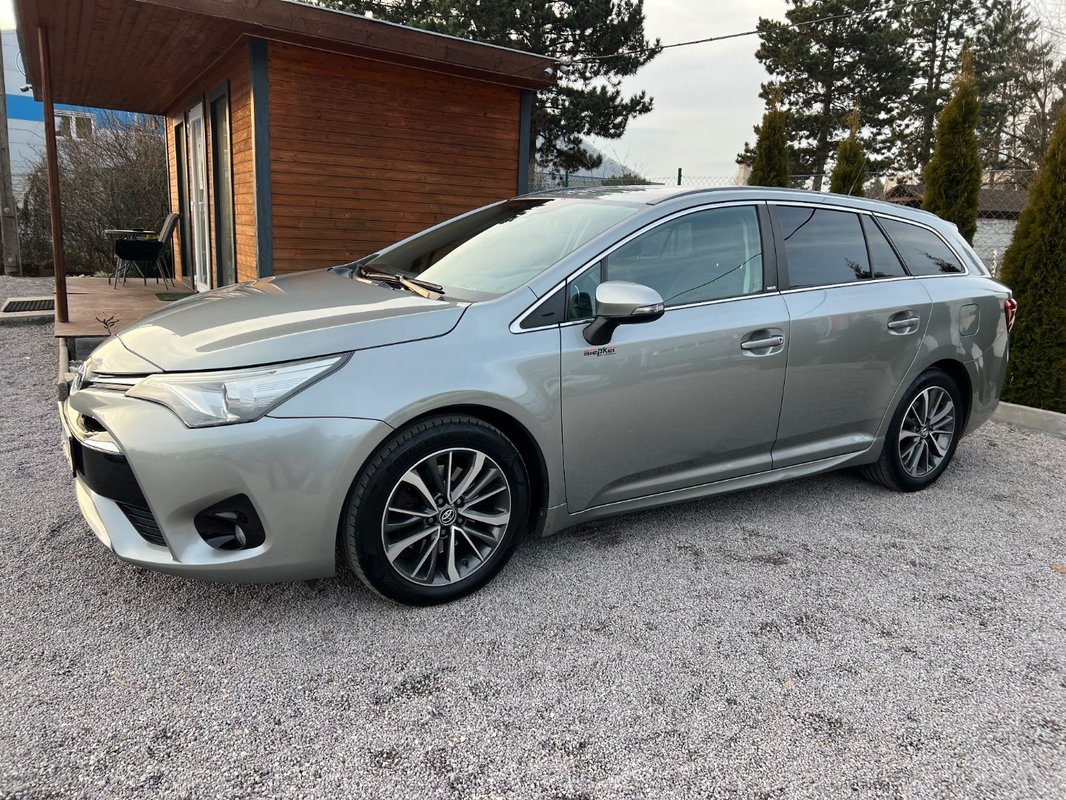 Toyota Avensis Combi 2.0 D-4D S&S Executive - 3