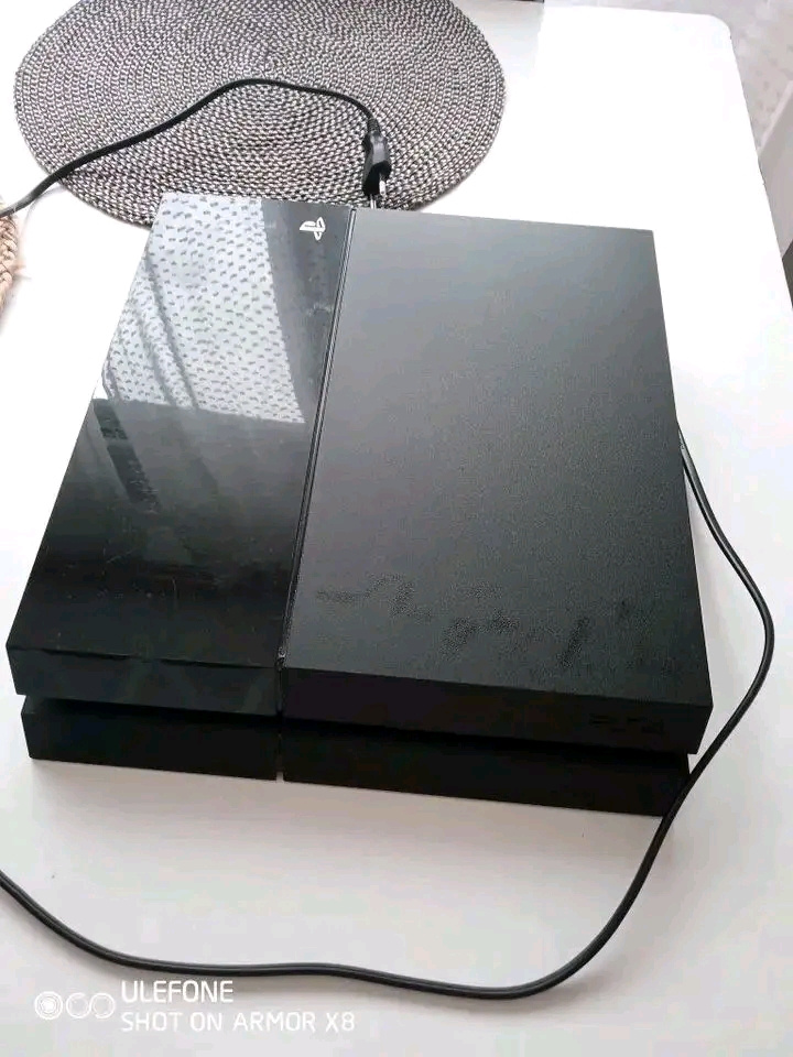 PlayStation 4 500GB - 3