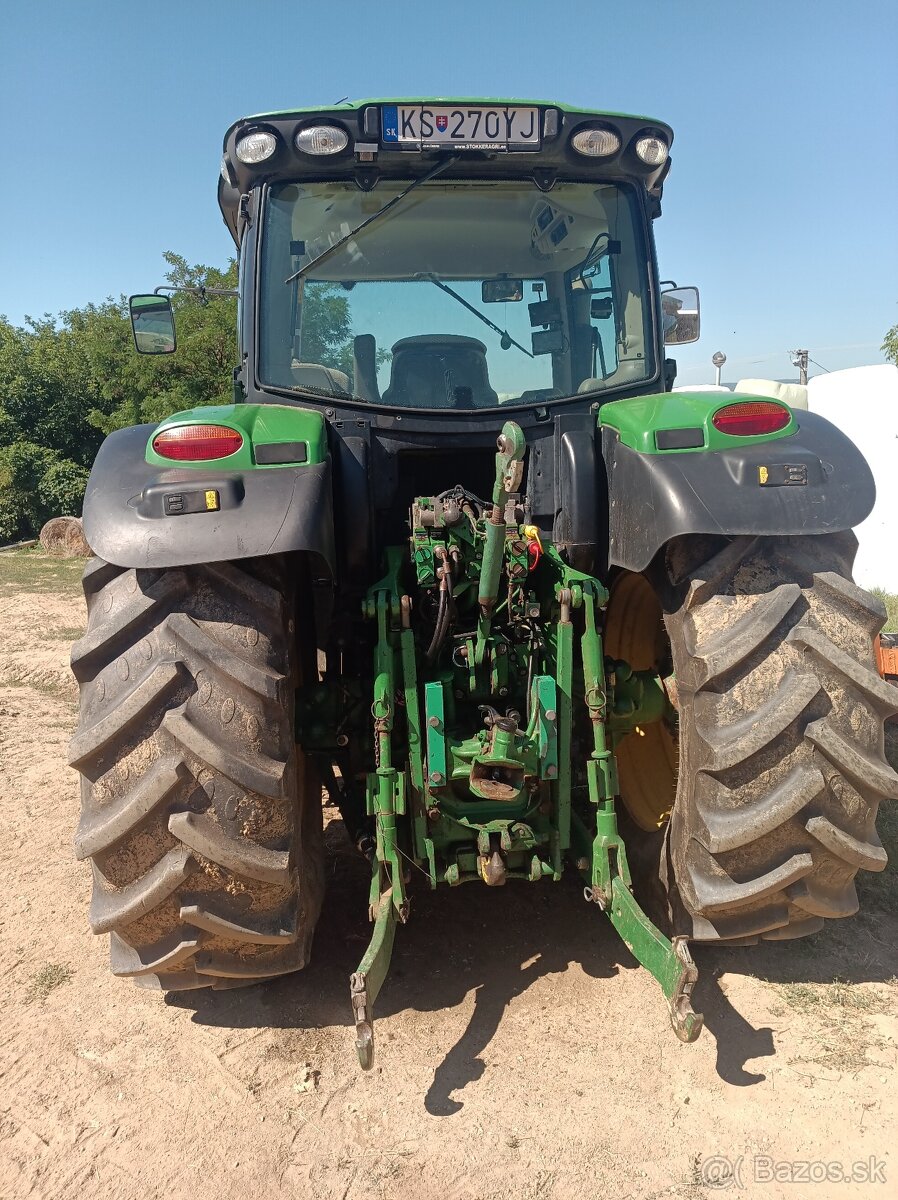 traktor John Deere - 3