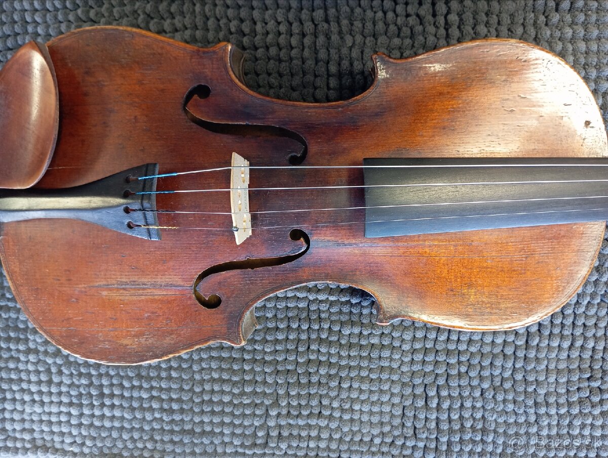 Husle 4/4, - 3
