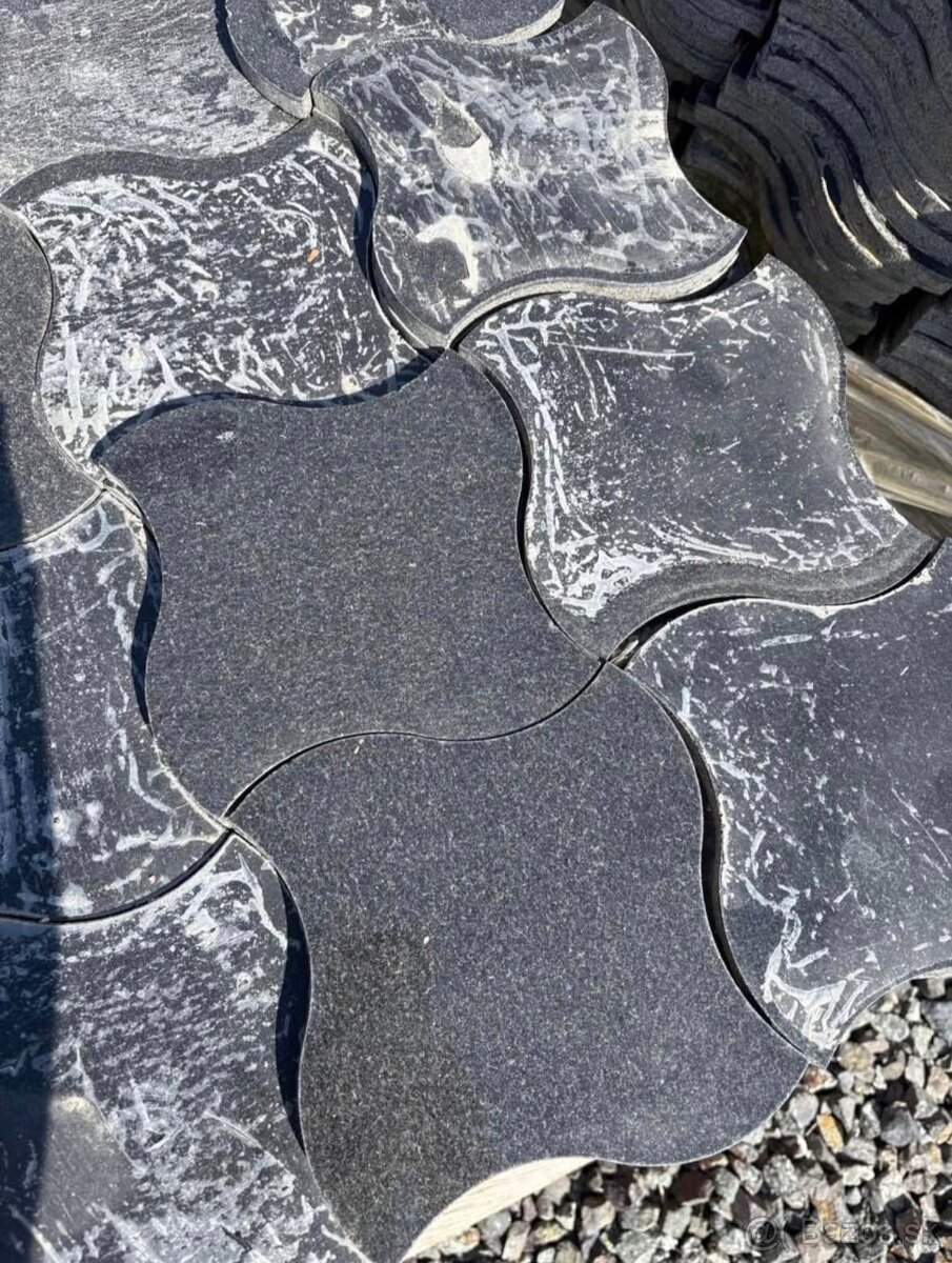 Čierna lesklá dlažba - 3