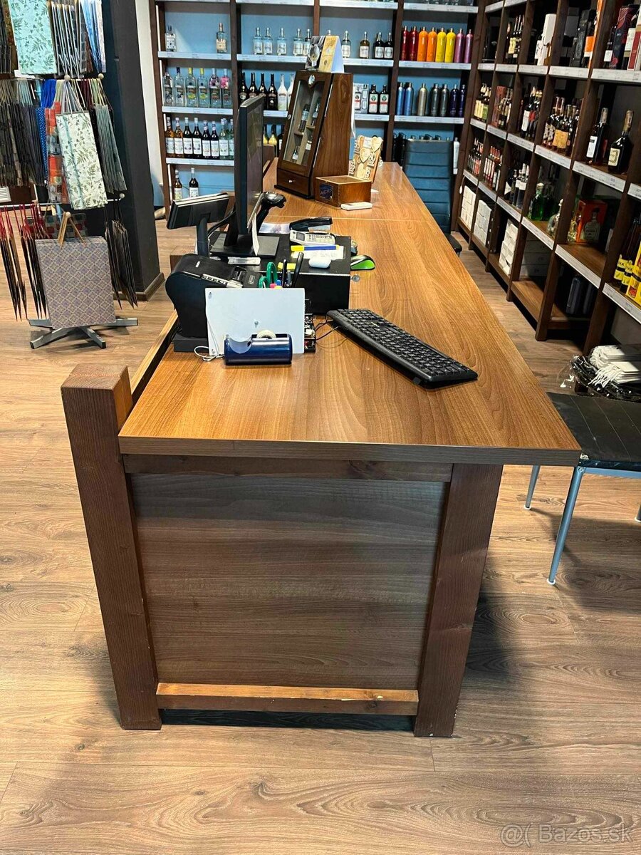 Predajný drevený pult - 3