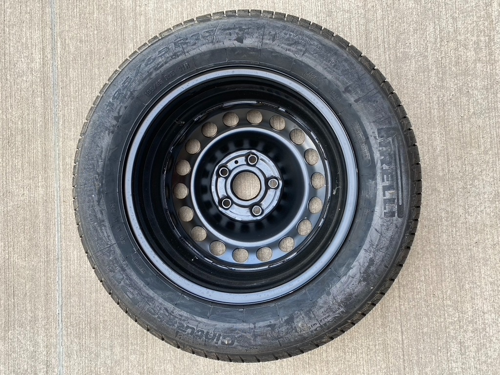 Plechový disk 5x112 ET43 + pneu Pirelli 195/65 R15 - 3
