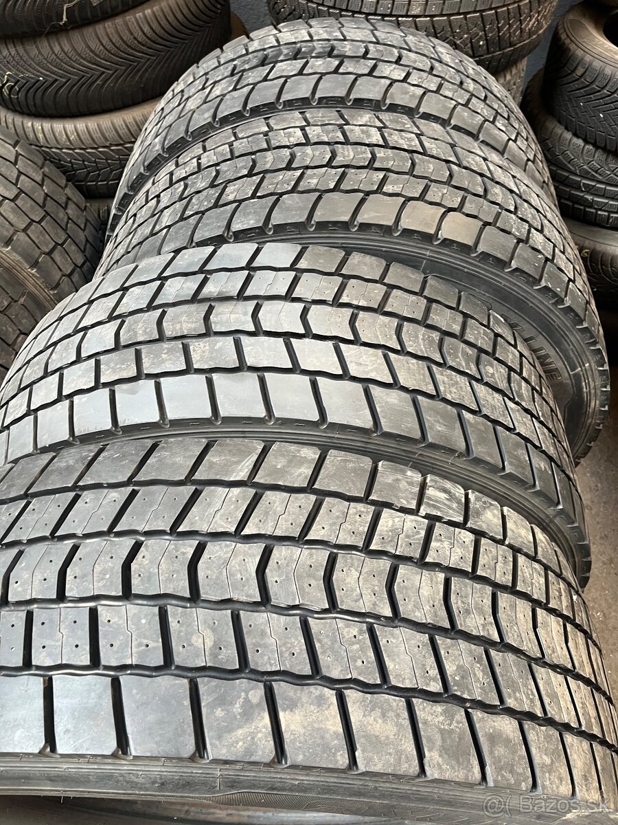 Predám 315/70R22,5 - 3