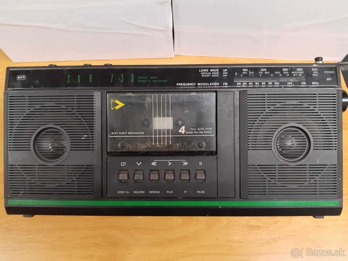 Kazetový magnetofon s radiom - 3