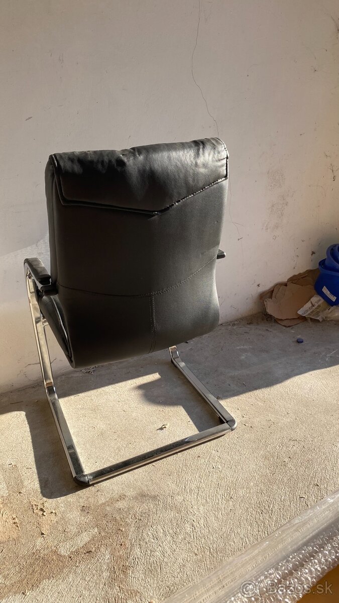 Predám kožené kancelárske kreslo – kvalitné, zachovalé - 3