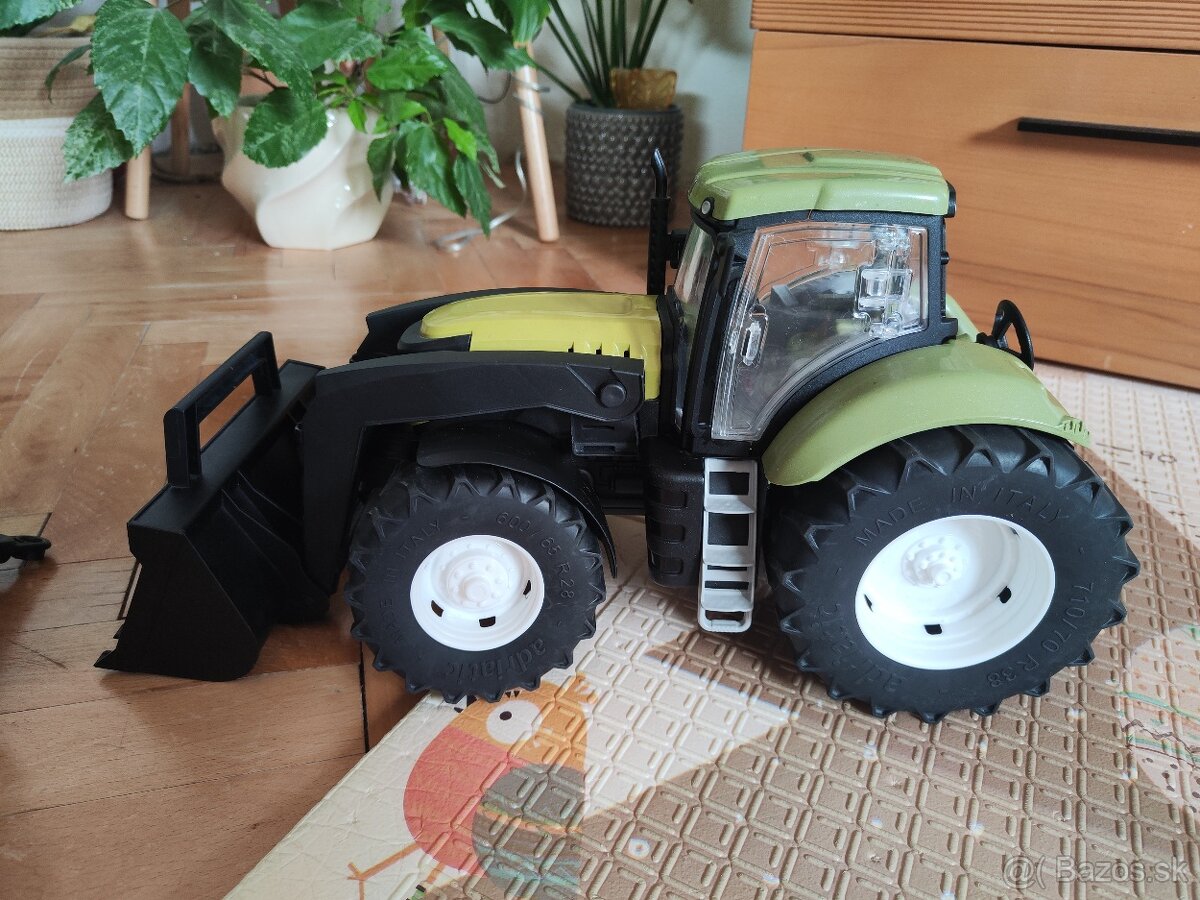 Traktor s vlečkou a prednou lyžicou - 3