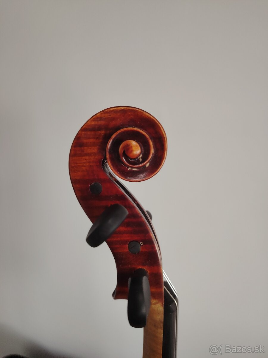 Husle 4/4 - 3