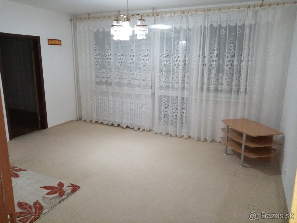 Na predaj 4 izbový byt Brezová pod Bradlom - 3