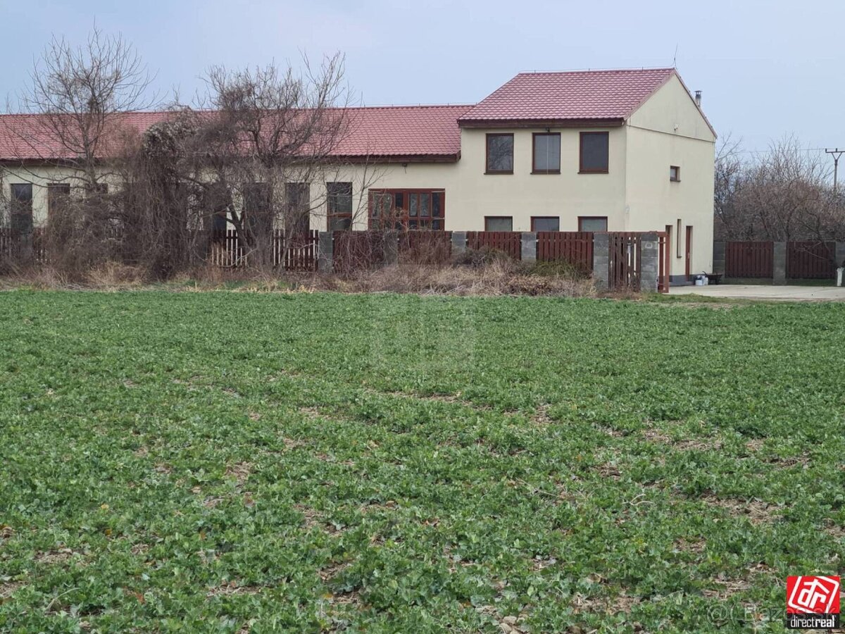 Prenájom areálu 939m2, hala 367m2, kancelárie soc. zázemie - 3