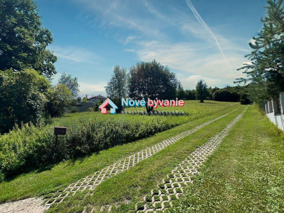 Na predaj: pozemok – ideálny pre výstavbu rodinných domov - - 3